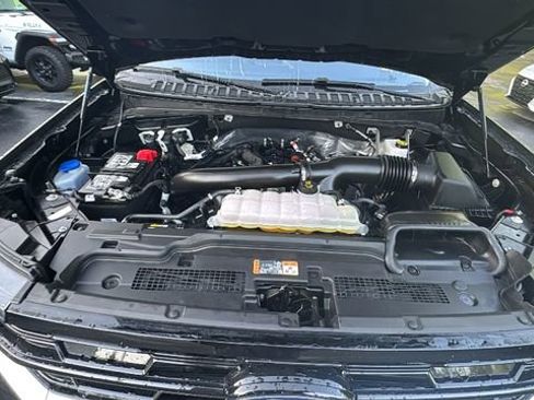Used 2025 Ford Expedition Platinum AWD/4WD image 37