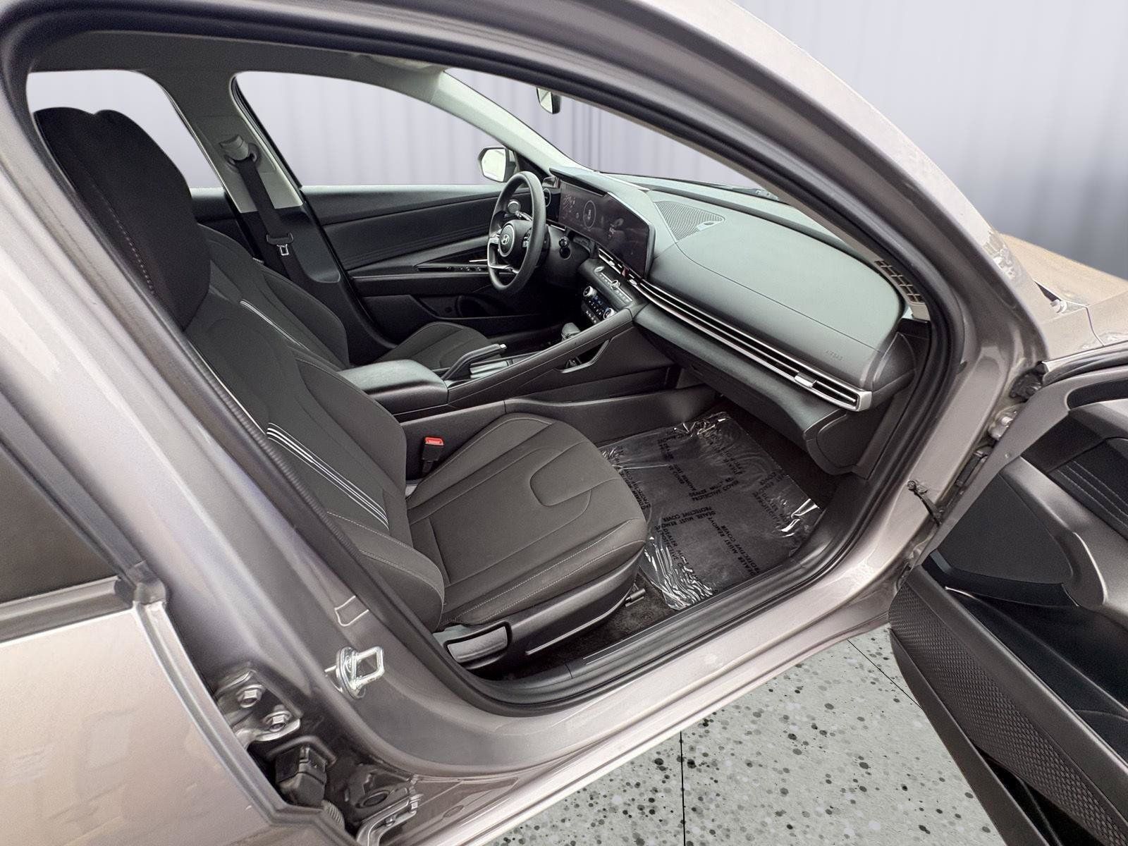 Used 2024 Hyundai Elantra SEL FWD image 14