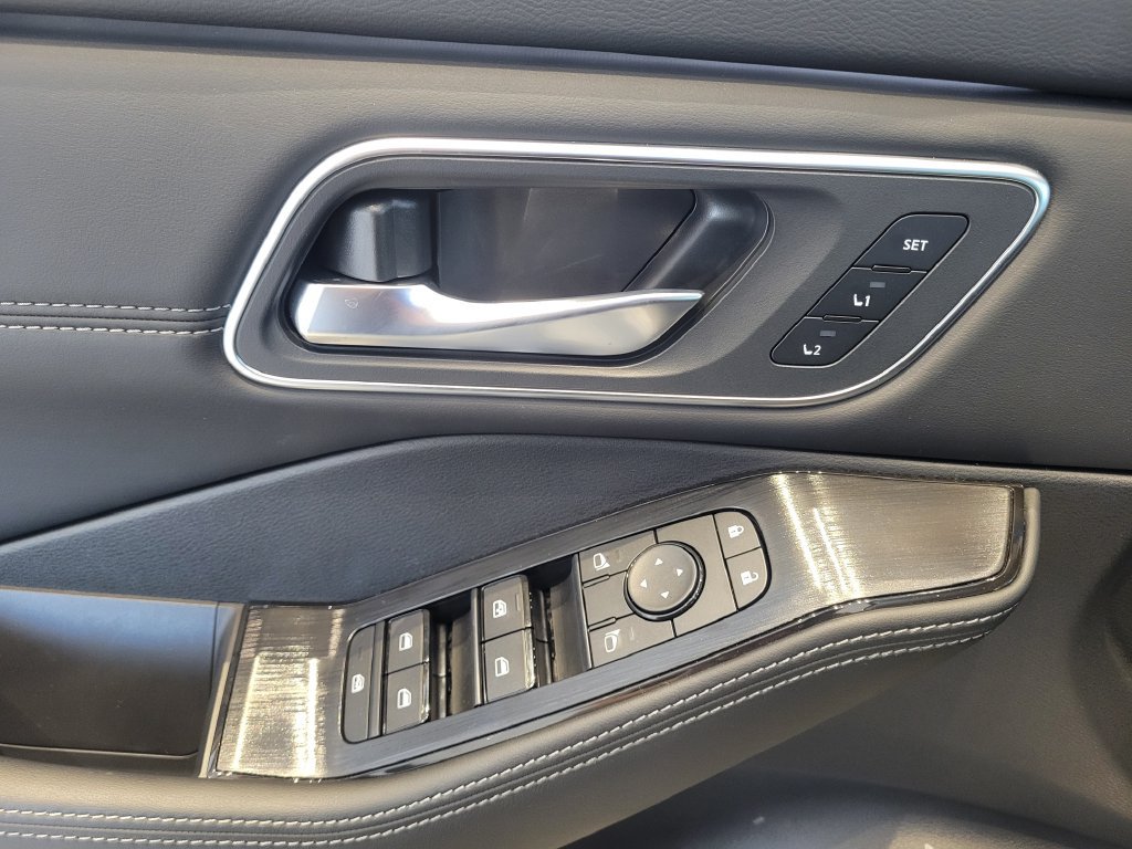 New 2026 Nissan Rogue Platinum AWD/4WD image 14