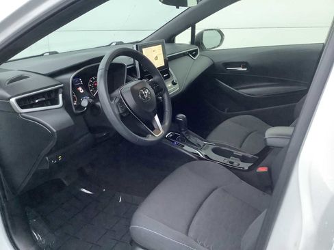 Used 2023 Toyota Corolla SE FWD image 3