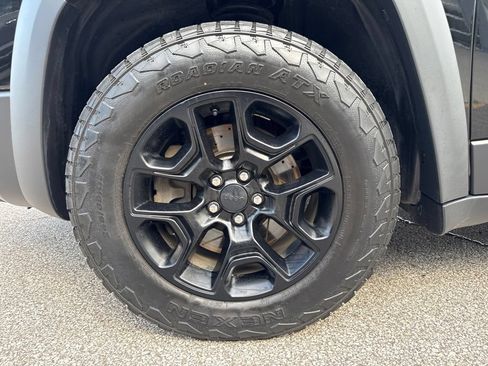 Used 2019 Jeep Cherokee Trailhawk w/ Cold Weather Group AWD/4WD image 48