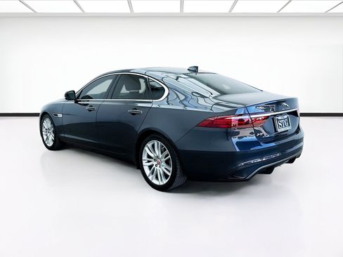 Used 2022 Jaguar XF SE RWD image 6