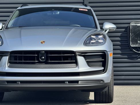 Certified 2026 Porsche Macan AWD/4WD image 12