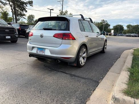 Used 2017 Volkswagen Golf 4-Door FWD image 3