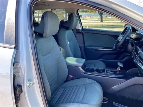 Certified 2025 Kia K4 EX image 12