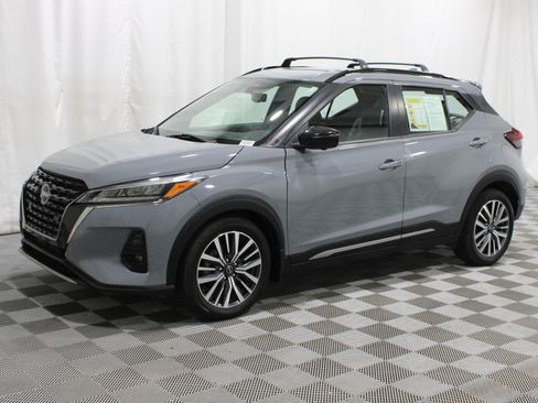 Used 2023 Nissan Kicks SR w/ SR Premium Package FWD image 34