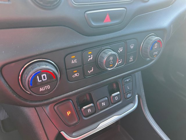 Used 2018 GMC Terrain Denali w/ Advanced Safety Package FWD image 12
