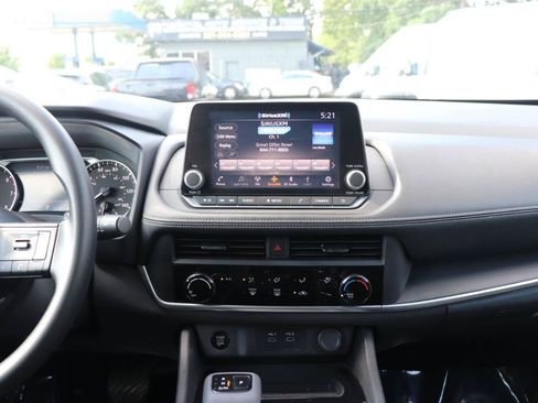 Used 2024 Nissan Rogue S AWD/4WD image 18