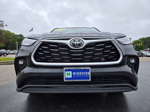 Used 2024 Toyota Highlander XLE AWD/4WD image 9