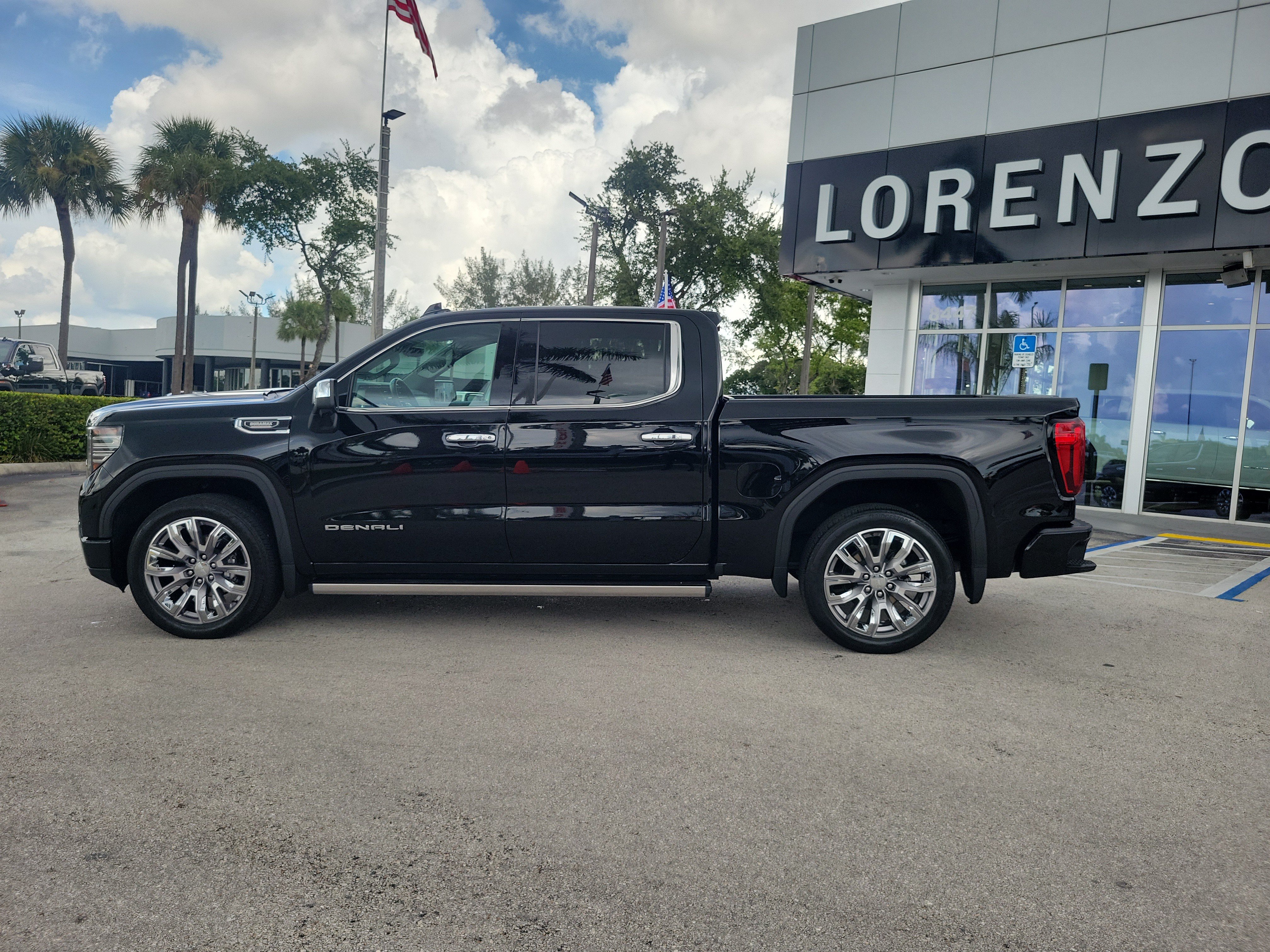 Used 2024 GMC Sierra 1500 Denali AWD/4WD image 8