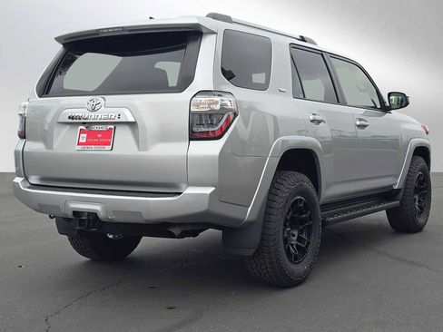 Used 2024 Toyota 4Runner SR5 AWD/4WD image 3