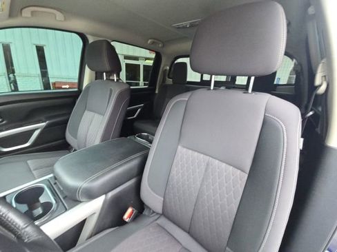 Used 2021 Nissan Titan SV w/ SV Convenience Package image 21