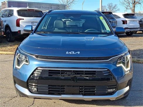 Certified 2025 Kia Niro EX Touring image 2