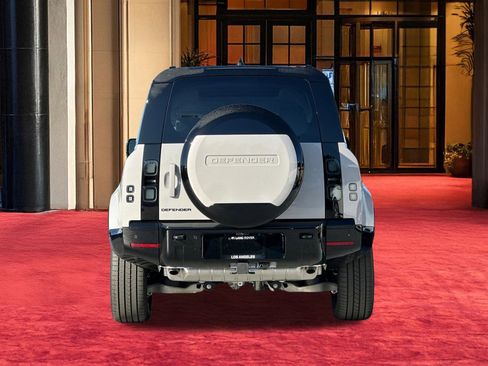 New 2026 Land Rover Defender 110 X-Dynamic SE image 11