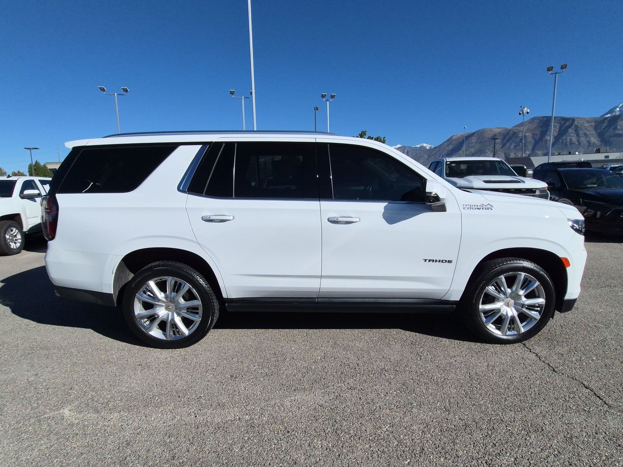 Used 2021 Chevrolet Tahoe High Country w/ Premium Package AWD/4WD image 2