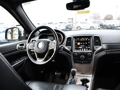 Used 2017 Jeep Grand Cherokee Limited w/ Luxury Group II image 18