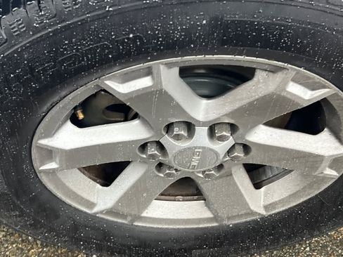 Used 2014 GMC Acadia SLE image 19