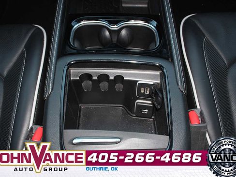 Used 2025 Chrysler Pacifica Limited image 33