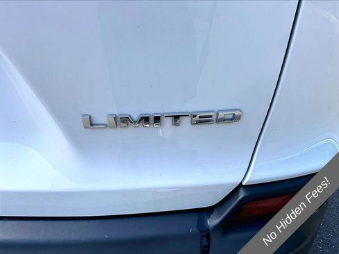 Used 2022 Jeep Cherokee Limited AWD/4WD image 7