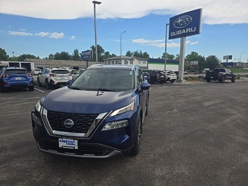 Used 2022 Nissan Rogue SL w/ SL Premium Package image 3