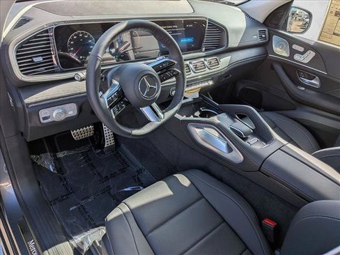 Used 2026 Mercedes-Benz GLS 450 4MATIC image 3