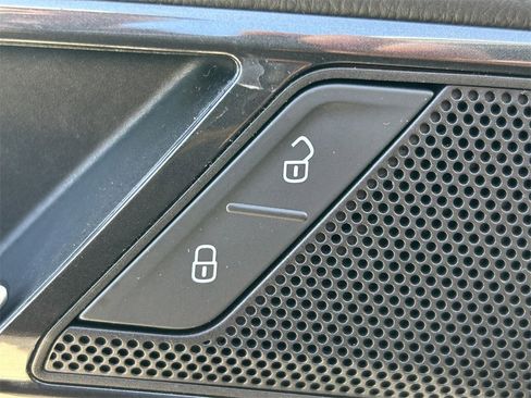 Used 2022 Volkswagen Tiguan SE image 23