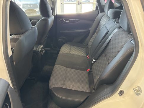 Used 2017 Nissan Rogue Sport SV w/ SV All-Weather Package AWD/4WD image 23