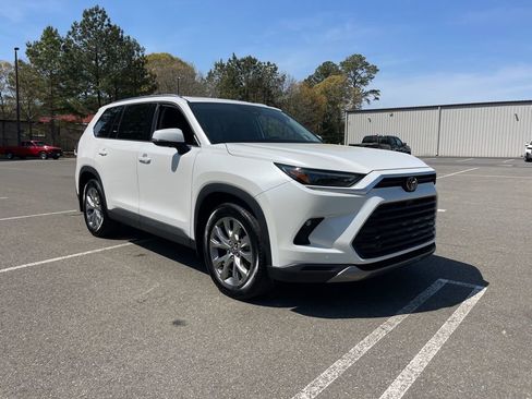 Used 2024 Toyota Grand Highlander Limited image 4