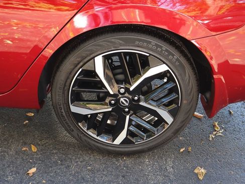 New 2025 Nissan Versa SR w/ Trunk Package image 9