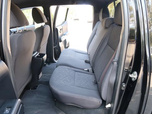 Used 2017 Toyota Tacoma TRD Sport w/ Tow Package (A/T) AWD/4WD image 20
