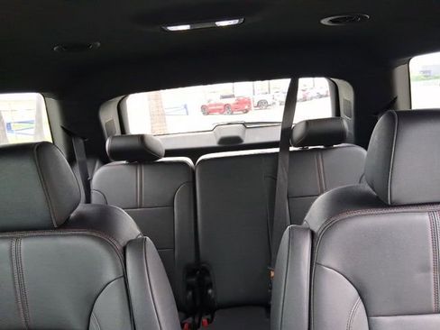 Used 2023 Chevrolet Traverse RS w/ LPO, Floor Liner Package FWD image 20