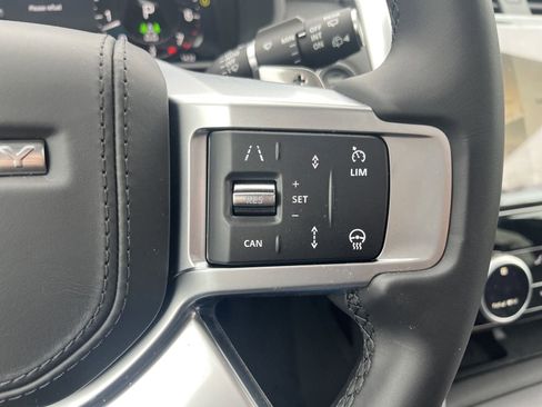 New 2025 Land Rover Discovery Metropolitan Edition image 22