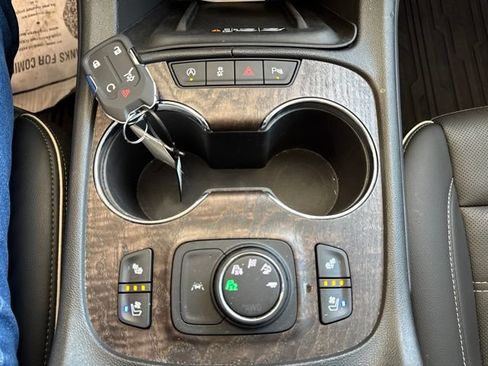 Used 2023 GMC Acadia Denali w/ Denali Technology Package AWD/4WD image 23