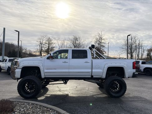 Used 2019 GMC Sierra 2500 Denali w/ Duramax Plus Package image 9