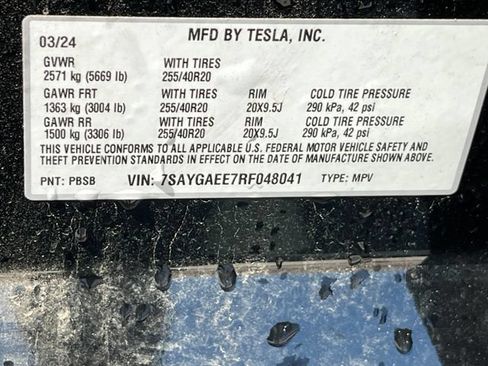 Used 2024 Tesla Model Y Long Range AWD/4WD image 25