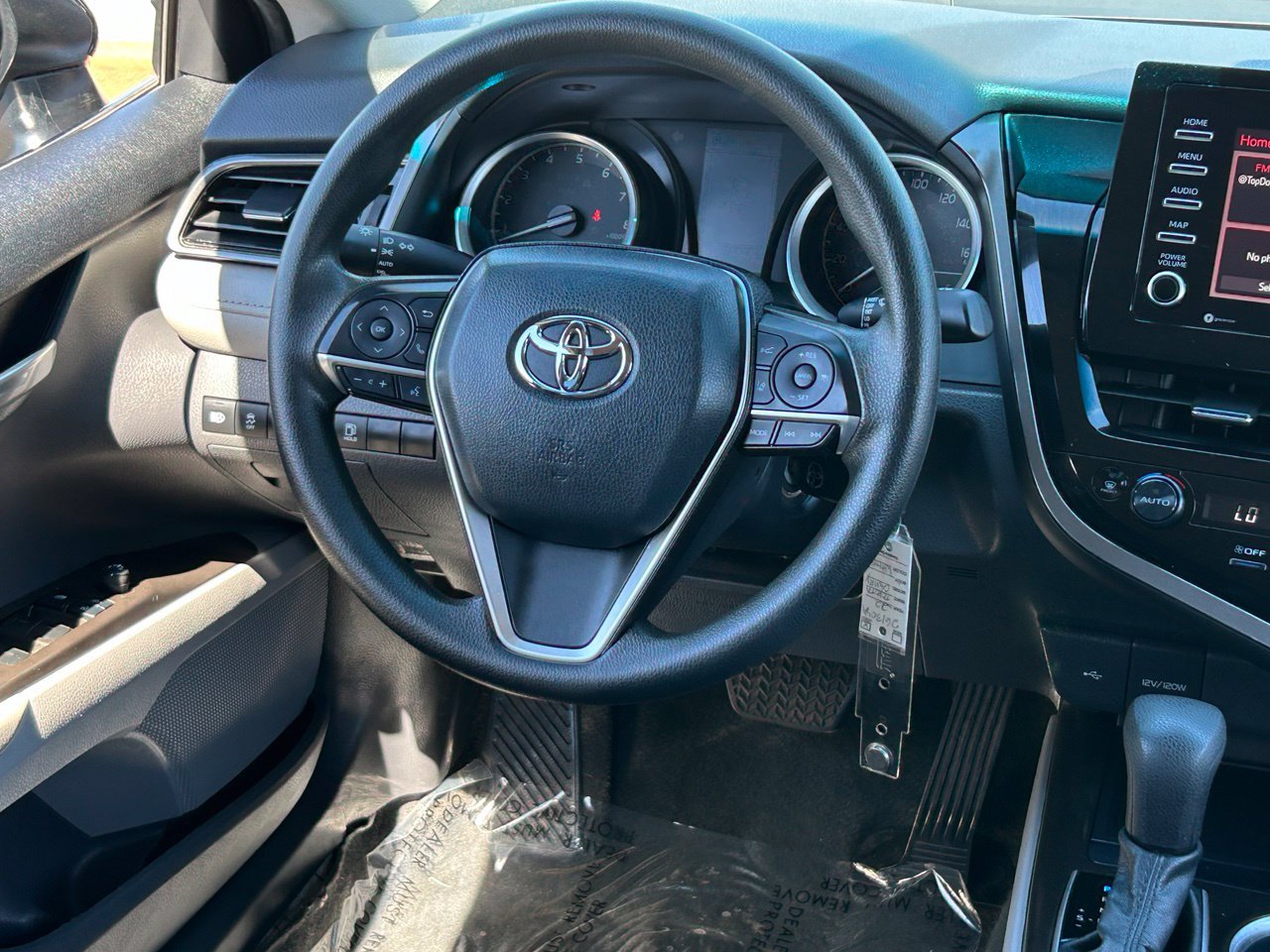 Used 2022 Toyota Camry LE w/ Carpet Mat Package (TMS) FWD image 16