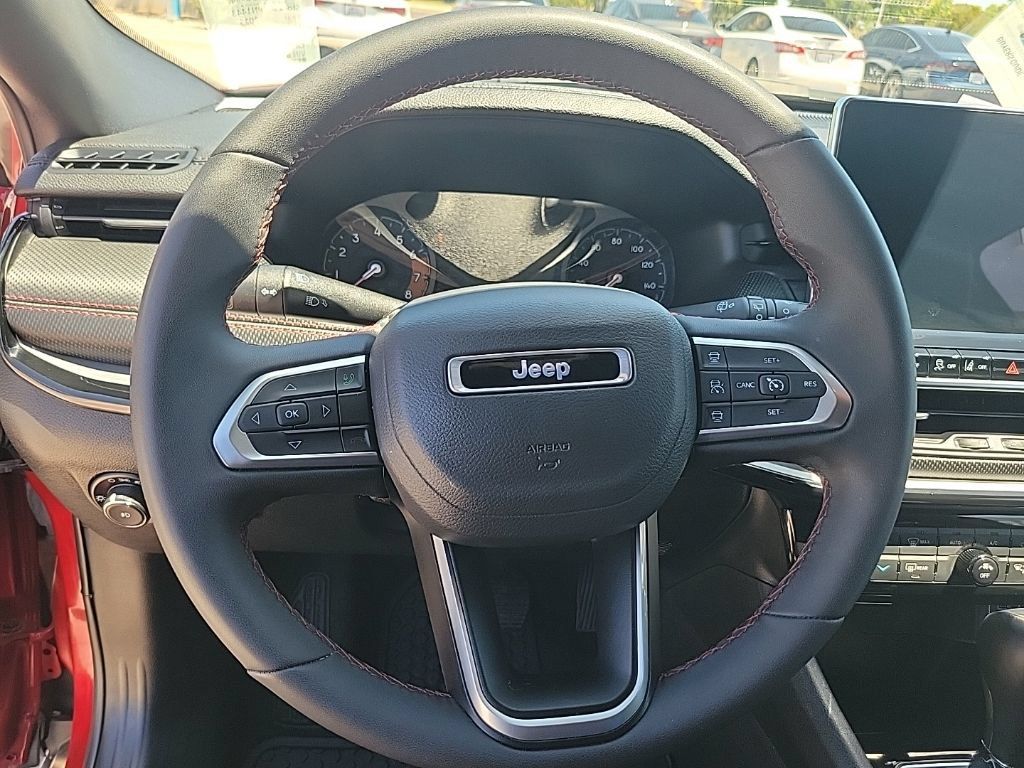 Used 2025 Jeep Compass Trailhawk AWD/4WD image 22