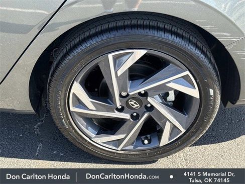 Used 2025 Hyundai Elantra SEL image 24