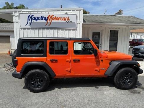 Used 2018 Jeep Wrangler Unlimited Sport image 2