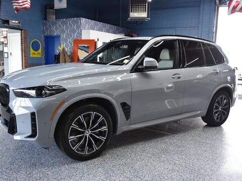 Used 2024 BMW X5 xDrive40i w/ M Sport Package AWD/4WD image 9