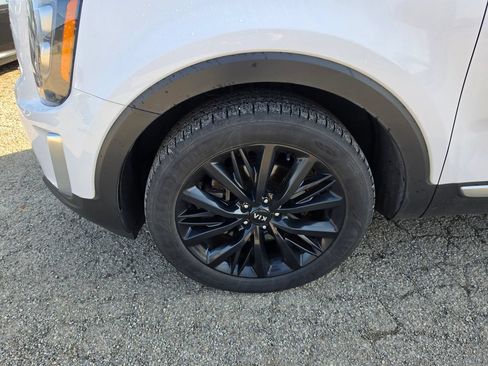 Used 2021 Kia Telluride SX w/ Towing Package FWD image 3