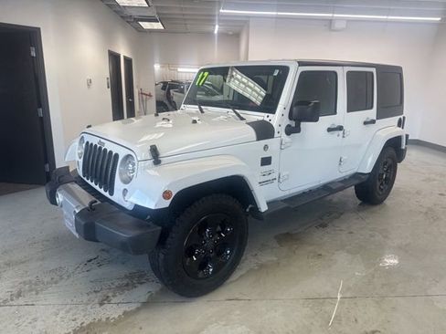 Used 2017 Jeep Wrangler Unlimited Sahara image 4