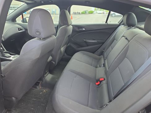 Used 2018 Chevrolet Cruze LT w/ Sun And Sound Package FWD image 12