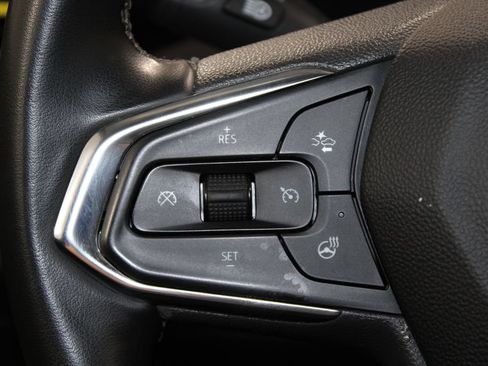 Used 2024 Chevrolet Trax ACTIV w/ Sunroof Package FWD image 32