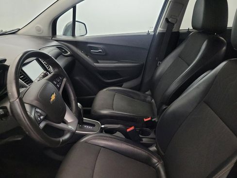 Used 2017 Chevrolet Trax LT w/ LT Convenience Package AWD/4WD image 17