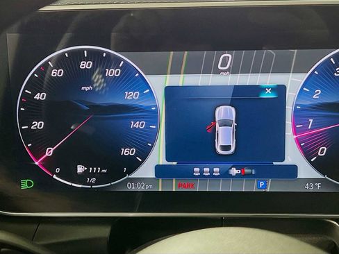 Used 2025 Mercedes-Benz GLC 300 4MATIC image 12