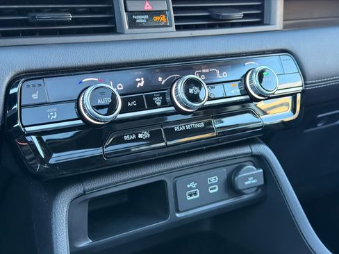 New 2025 Honda Pilot Touring image 30