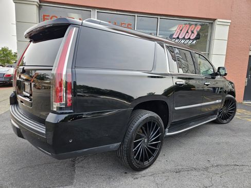 Used 2017 Cadillac Escalade ESV 4WD image 5