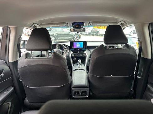 Used 2024 Toyota Venza LE image 15