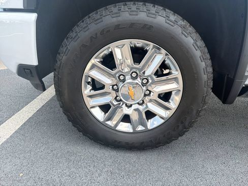 Used 2026 Chevrolet Silverado 2500 High Country w/ High Country Premium Package AWD/4WD image 11